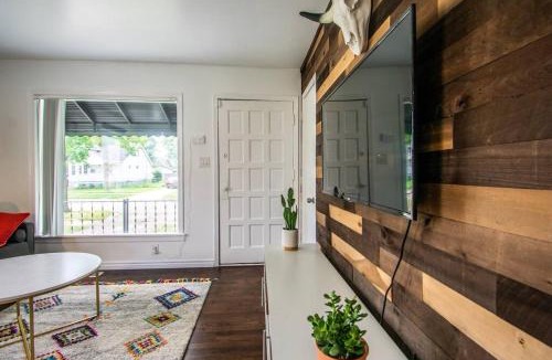 Hazel Park House | Llamaste in Hazel Park w Fenced Backyard for Pets