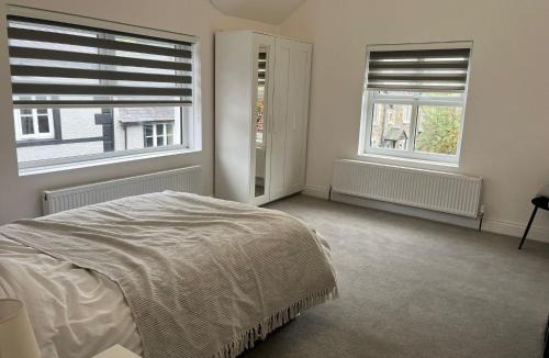 Glyn Ceiriog House | Llangollen - House - Sleeps 8- Garden