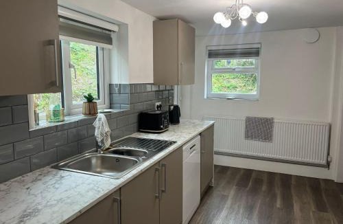 Glyn Ceiriog House | Llangollen - House - Sleeps 8- Garden