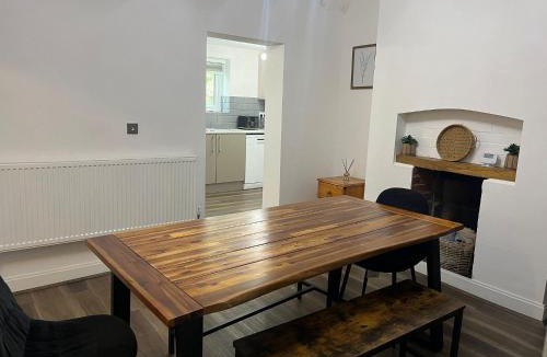 Glyn Ceiriog House | Llangollen - House - Sleeps 8- Garden