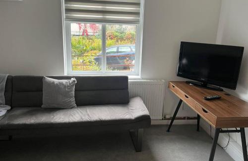 Glyn Ceiriog House | Llangollen - House - Sleeps 8- Garden