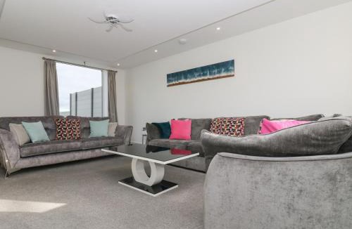 Mullion House | Llawnroc