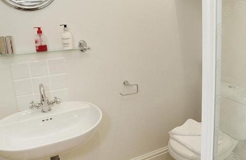 Crynant House | Llethryd Farm Cottage Two