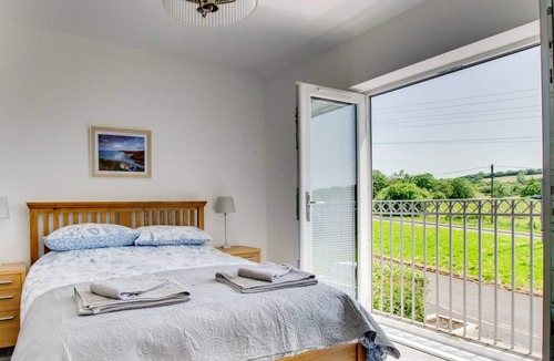 Gorslas House | Llety Celyn - The Hollies