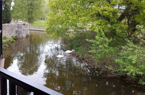 Ruthin Apartment | LLETY MAES FFYNNON [ Rhuthun waterside apartment]