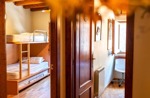 Llivia House | LLIVIA VII - Three Bedroom House, Sleeps 7
