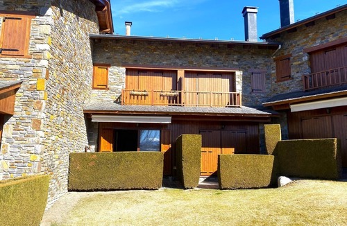 Llivia House | LLivia Xll - Four Bedroom House, Sleeps 8