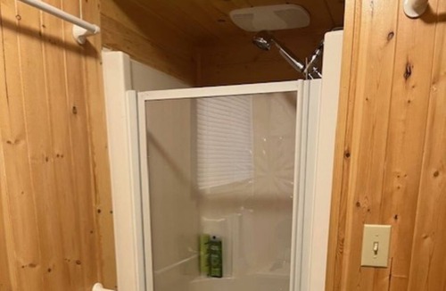 Irondale Cottage | Lloyd's Landing - A Cozy Lakefront Cottage 3 Hours from Toronto and Ottawa