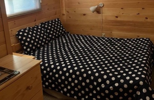 Irondale Cottage | Lloyd's Landing - A Cozy Lakefront Cottage 3 Hours from Toronto and Ottawa