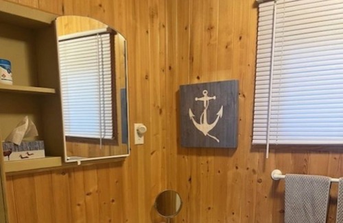 Irondale Cottage | Lloyd's Landing - A Cozy Lakefront Cottage 3 Hours from Toronto and Ottawa