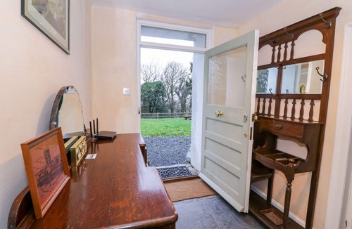 Newcastle Emlyn Cottage | Llwyncadfor Farm