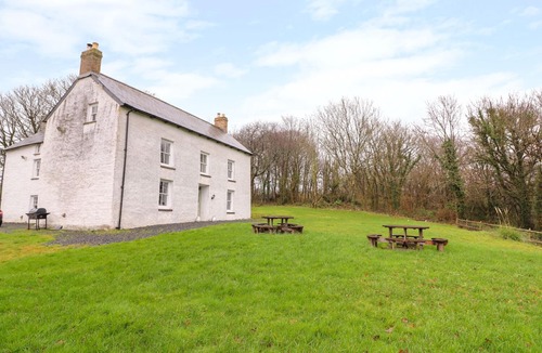 Newcastle Emlyn Cottage | Llwyncadfor Farm