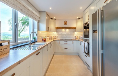 Clynderwen Cottage | Llwyncelyn Farmhouse