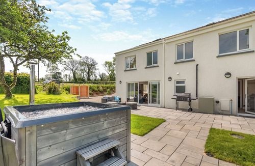 Clynderwen Cottage | Llwyncelyn Farmhouse