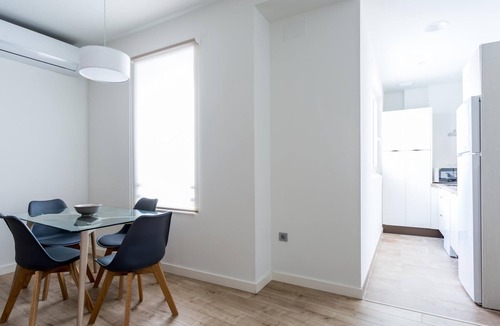 Santa Catalina Apartment | LN8 2BD+2BTH Cloakroom, Shared terrace with pool + Parking on demand