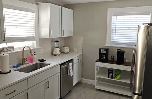Rosedale House | LnL KC Retreat -Sleeps 5- Parking-Wifi
