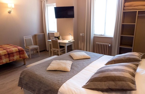 Sainte-Gauburge-Sainte-Colombe Hotel | Logis Auberge du Valburgeois