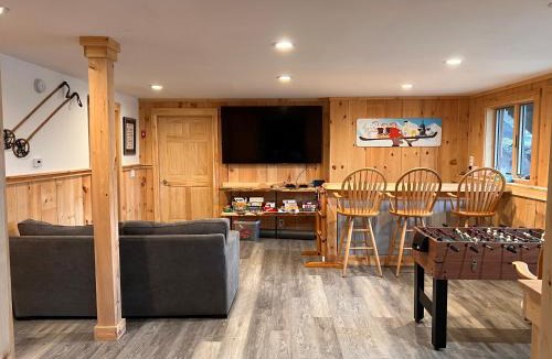 Carrabassett Valley Ski Chalet | Loafers' Lodge