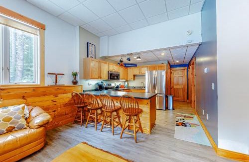 Carrabassett Valley Apartment | Loafinit