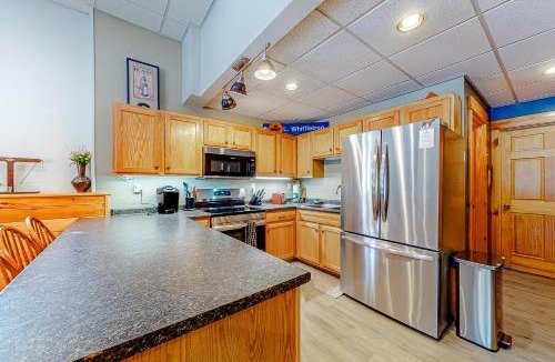 Carrabassett Valley Apartment | Loafinit