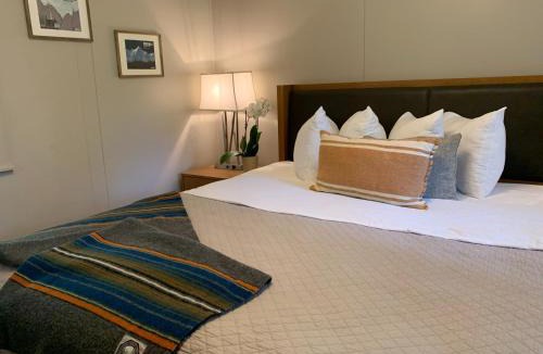 Eureka Springs House | Loblolly Pines Adventure Cabin 3 - King