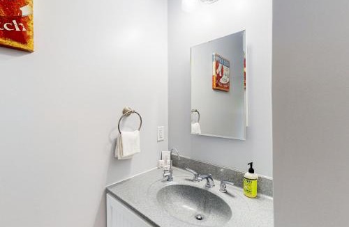 Boothbay House | Lobster Shack