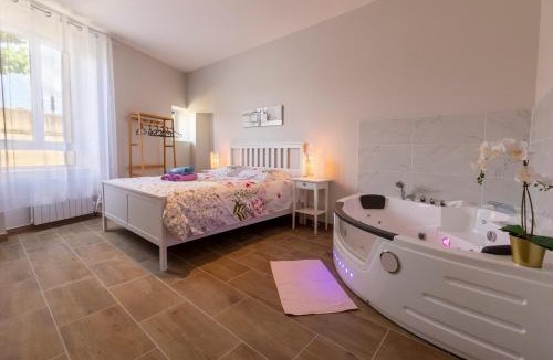Lourdes Apartment | LOC TROTTEUR LE CACAO - Balnéo, Gare Lourdes