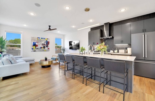 Downtown House | Local @ B - Urban Art Townhouse