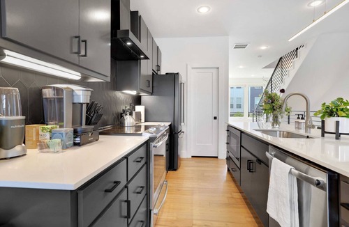 Downtown House | Local @ B - Urban Art Townhouse