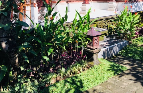 Samplangan Bed & Breakfast | Local Family House