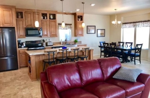 Page House | Local VIEW🏜2 homes side by side🚤boat parking🐶PETS~close to Antelope/Horseshoe