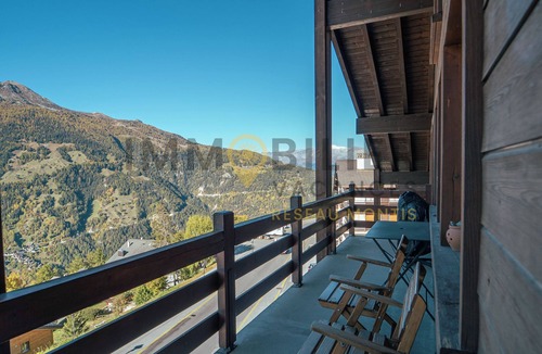 St. Luc Apartment | Located at the entrance to the village, right next to the shuttle bus stop and the supermarket, this