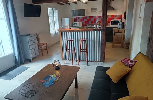 La Croix-en-Touraine House | located between Amboise and Chenonceau and close to the Loire Valley vineyards