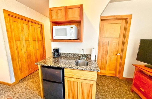 Lutsen Condo | Located directly on Lake Superior, this condo is ideal for families or groups
