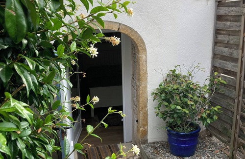 Varen Bed & Breakfast | Located in a historic village, this room is ideal for seeing the region.