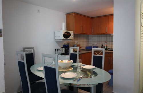 Santa Margarida Apartment | Located in a quiet area, well equipped, with communal garden and parking, ground floor. PO