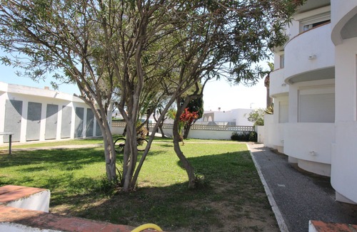 Santa Margarida Apartment | Located in a quiet area, well equipped, with communal garden and parking, ground floor. PO