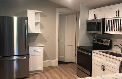 Butteville House | Located in Heart of Oregon Wine Country - 5 minutes from Champoeg Park