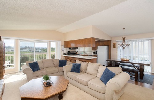 Oceano House | Located in Oceano in the California region, 1740 Laguna Drive Home has a patio. The air-conditioned accommodations is 1,650 feet from Pismo State Beach, and guests benefit from complimentary WiFi and private parking available on site.