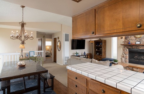 Oceano House | Located in Oceano in the California region, 1740 Laguna Drive Home has a patio. The air-conditioned accommodations is 1,650 feet from Pismo State Beach, and guests benefit from complimentary WiFi and private parking available on site.