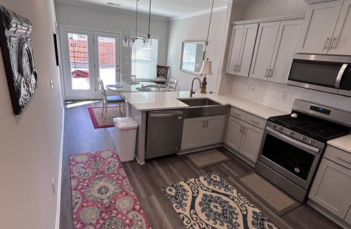 Oak Grove House | Located in safe community close to most attractions.