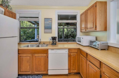 St. Simons Island Villa | Located in Sea Palms with beautiful Marsh views!