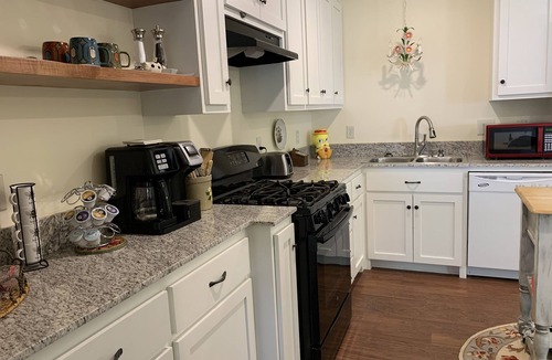 Breaux Bridge House | Located in the heart of Breaux Bridge historic district, perfect for all events.