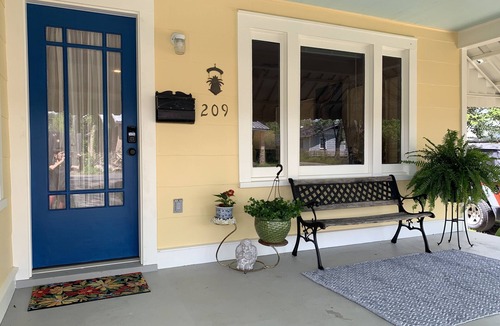 Breaux Bridge House | Located in the heart of Breaux Bridge historic district, perfect for all events.