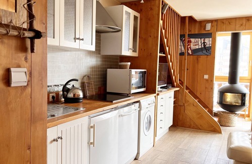Val-Thorens Apartment | Located in the middle of the ski resort and shops. At the foot of the ski tracks