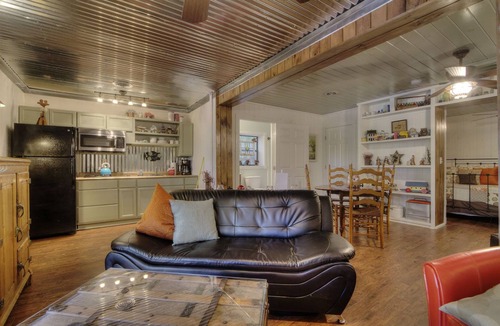 Wears Valley House | Located Near Metcalf Bottoms In The Great Smoky Mtns National Park-An Excellent Choice For Families