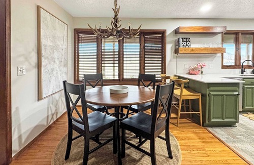 Lone Rock House | Located next to the river Great for Trout Fishing