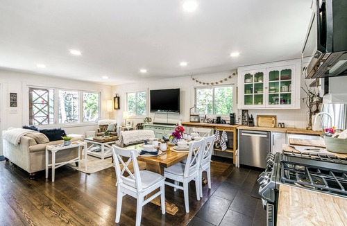 Benny Cottage | Located on beautiful Geneva Lake in Cartier, one hour from Sudbury!