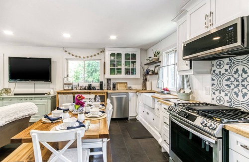 Benny Cottage | Located on beautiful Geneva Lake in Cartier, one hour from Sudbury!