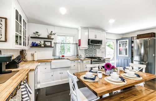 Benny Cottage | Located on beautiful Geneva Lake in Cartier, one hour from Sudbury!